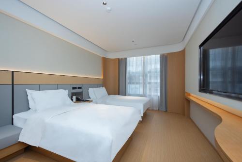 En eller flere senge i et værelse på JI Hotel Shanghai Jiaotong University Jinping Road