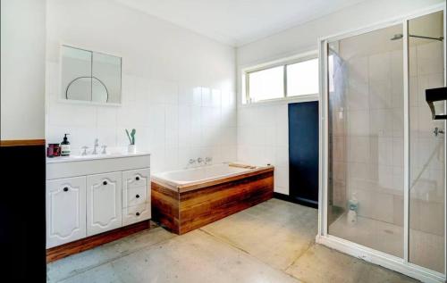 Un baño de Seabreeze Spa House