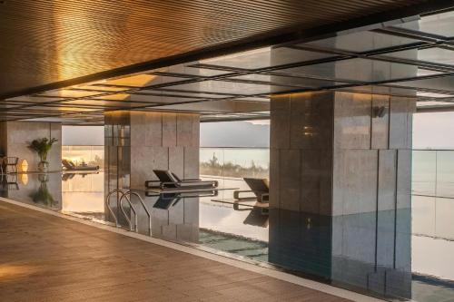 Swimmingpoolen hos eller tæt på TMS Ocean Suite Quy Nhon