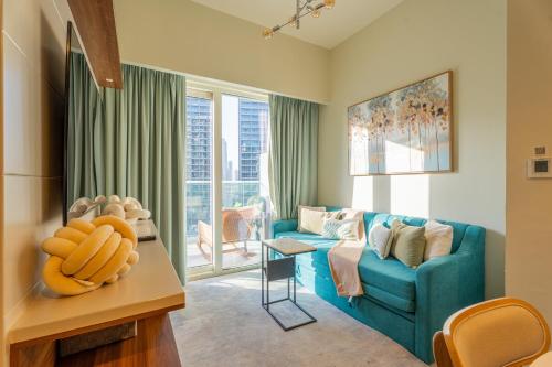 Modern 1BR in Business Bay Balcony Pool Access