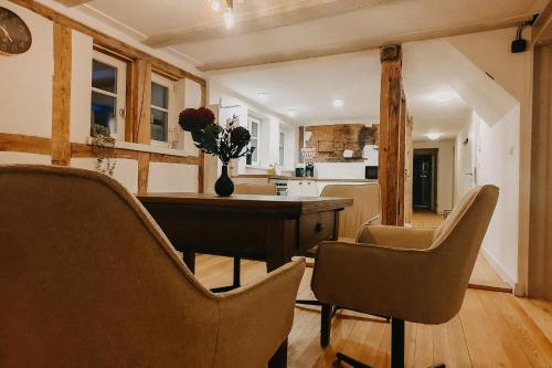 Køkken eller tekøkken på Fachwerk Loft - Parken - Balkon - Appartement am Kocher & Stadtpark