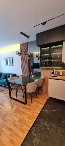 Kuchyň nebo kuchyňský kout v ubytování Harmony Apartmani Arandjelovac