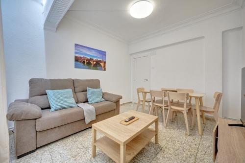 El Capricho by Clabao