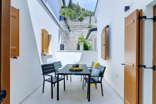 Mare Sano 2 Bedroom Apartment #9 with Pool by Irundo
