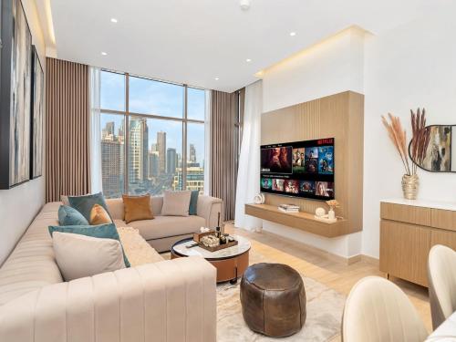 Luxurious 3BR Stunning Canal & Burj Khalifa View