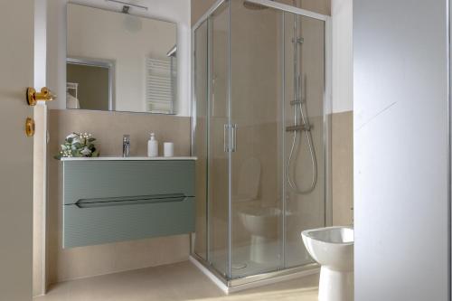 a bathroom with a shower with a sink and a toilet at Maison 161 in Rieti