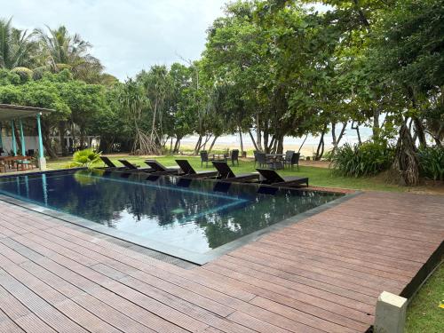 Bazén v ubytování Villa Talay - 5 Bedroom Beachfront Villa nebo v jeho okolí