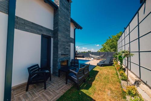 Здание шале