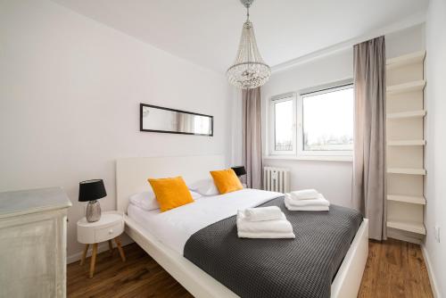 Elbląska Deluxe Apartment by BookingHost