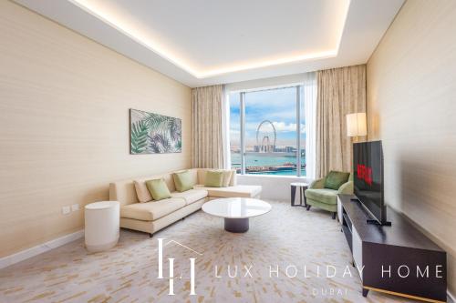 LUX Iconic Views at The Palm Tower Suite 6
