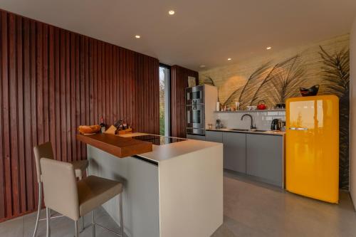 Η κουζίνα ή μικρή κουζίνα στο ORANGE LOUNGE Attersee