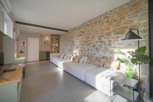DUPLEX 3 Chambres TERRASSE et 1 DEPENDANCE A4B026