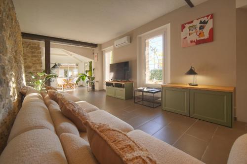 DUPLEX 3 Chambres TERRASSE et 1 DEPENDANCE A4B026