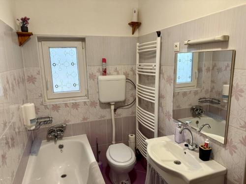 Koupelna v ubytování Színes Vendégház Tokaj