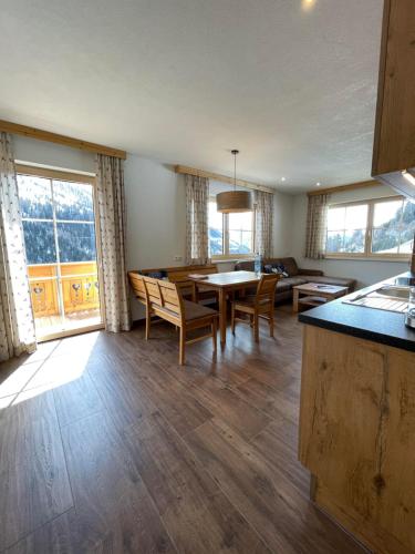 Kuchyň nebo kuchyňský kout v ubytování Schliederlerhof