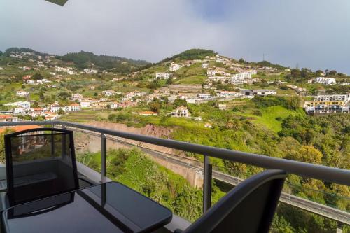 GuestReady - Madeiran mountain view with pool