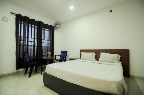 Giường trong phòng chung tại Sparsha rooms