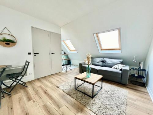 Χώρος καθιστικού στο Appartement Vue Mer - À 50m de la Plage des Minimes - Grand Jardin - Parking Gratuit