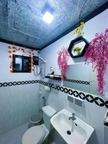 Phòng tắm tại AB Pam Staycation Gensan up to 20 Pax