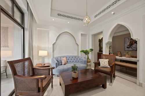 Authentic Arabic Lux Stay -Seconds to Burj Khalifa photo 2