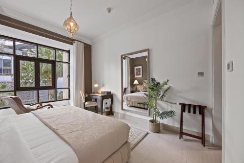 Authentic Arabic Lux Stay -Seconds to Burj Khalifa photo 3