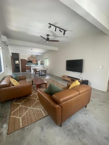 TV a/nebo společenská místnost v ubytování City Contemporary Comfort