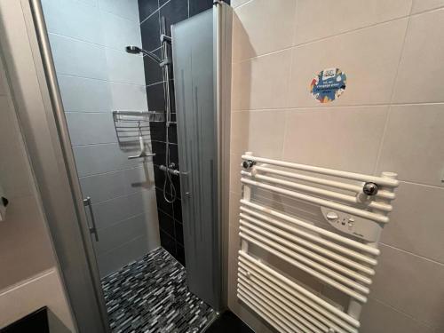 Le château - 2 à 4 pers - 300m de la plage de Tanchet - barbecue et bain de soleil
