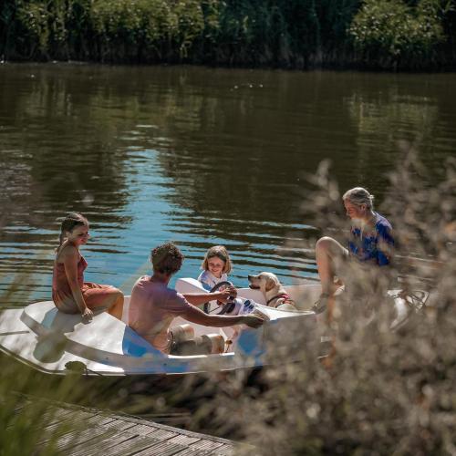 Gæster der bor på Visservilla - Beach Resort Makkum