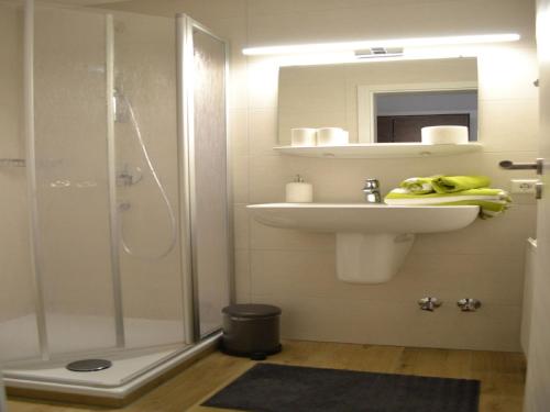 Et badeværelse på Gaestehaus Tagescafe Eckenfels