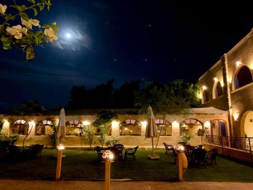 Κήπος έξω από το Sun Lake Hotel