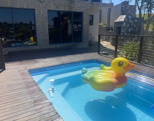 Swimmingpoolen hos eller tæt på City and Sea 1-4 Guests