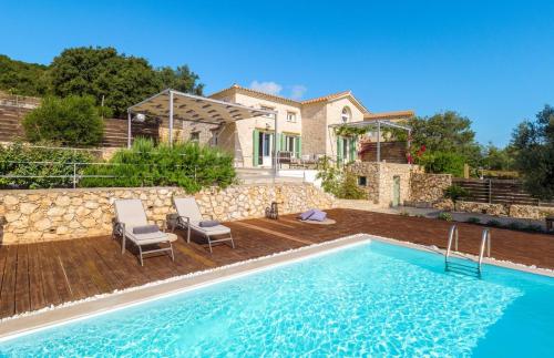 The Yiameli Collection - Yasmi في Skinária: فيلا مع مسبح ومنزل