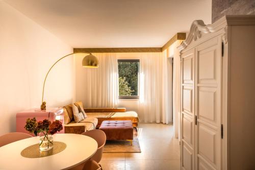 goldfinger + suites