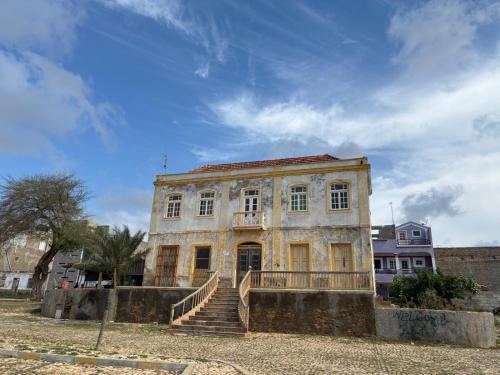 an old building with a staircase in front of it at A casa do amor in Vila do Maio