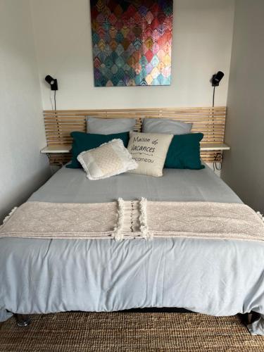 En eller flere senge i et værelse på Cœur de Concarneau, appartement entier, proche centre, corniche et plage avec parking