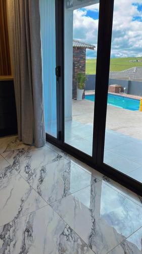 Swimmingpoolen hos eller tæt på Southridge Guest House