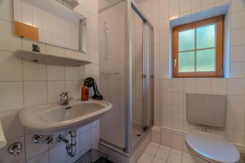 Koupelna v ubytování Gemuetliches Apartment, Sauna, Nationalpark, Ruhe