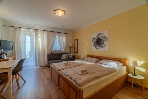 Postel nebo postele na pokoji v ubytování Schoenes 1 Zimmer, Sauna, Nationalpark, Free Parking