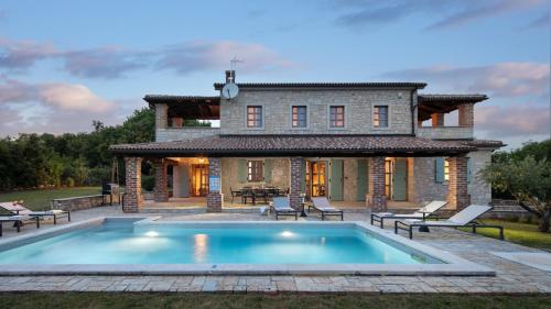Family villa Calluna with pool and grill in Porec