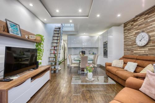 Roof terrace, Seaview 3 bedroom penthouse GOSLM-11