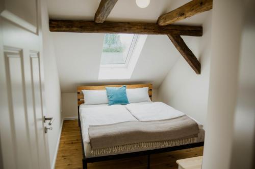 Ένα ή περισσότερα κρεβάτια σε δωμάτιο στο Das Karo