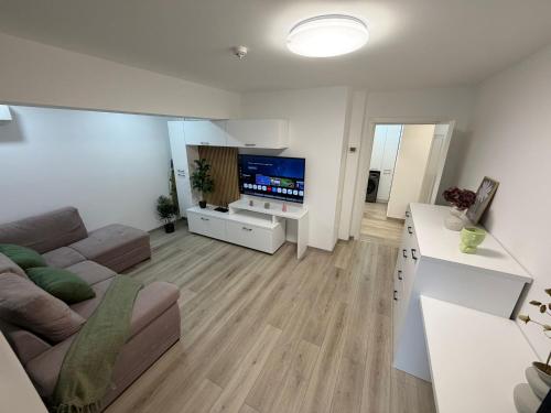 Et tv og/eller underholdning på Luxury Glam Apartments Unique Building near Palas