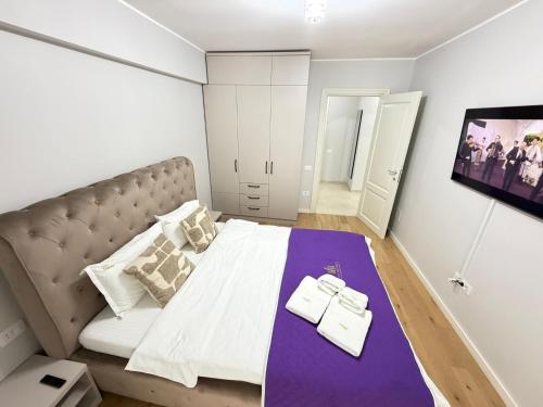 En eller flere senge i et værelse på Luxury Glam Apartments Unique Building near Palas