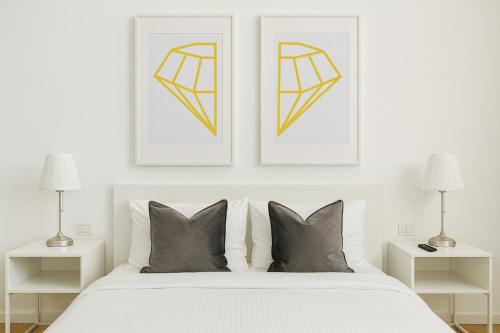 Un pat sau paturi într-o cameră la The Boutique Houses - Hebrew Quarter