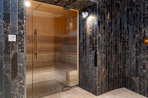 Koupelna v ubytování Bałtyk Luxury Residence Old Hotel Seeblick Apt 304