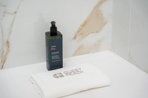 GuestReady - Marble Root