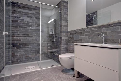 Ένα μπάνιο στο Apartment JungfrauCenter Schynige Platte - GRIWA RENT AG