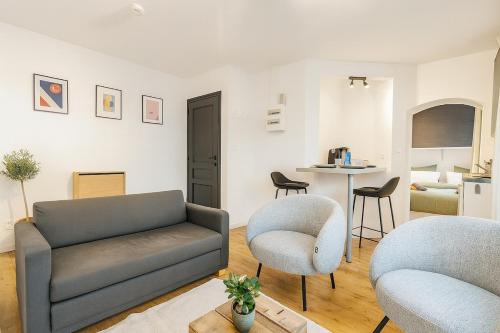 Гостиная зона в Comfortable apartment ! Quiet stay near Lille