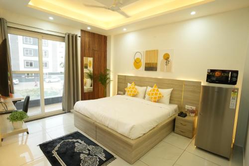 Giường trong phòng chung tại The Empire Stays , Golf Course Road