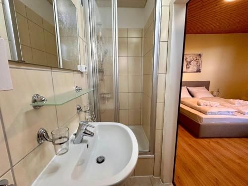 Ванная комната в Boutique HOTEL am KRANICHSEE